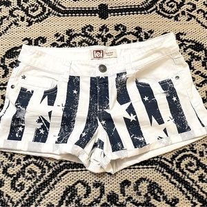 l.e.i Ashley Style Shorts. Size 9. White with dark blue stripes.